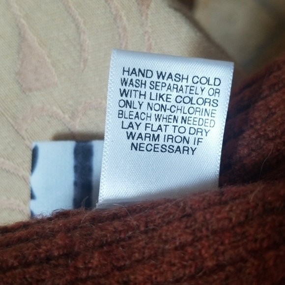 SOLD..BEAUTIFUL RUST CHELSEA & VIOLET WOOL SWEATER - Picture 7 of 7